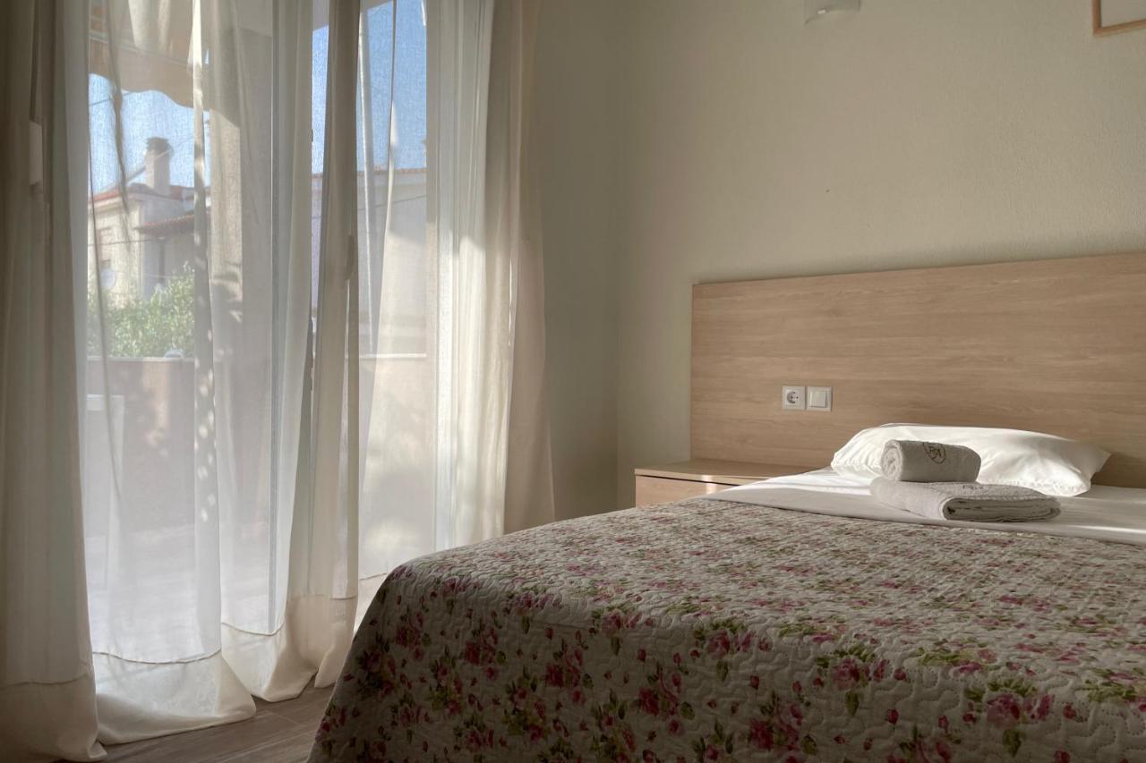 Royals Apartments 2 Нікіті Екстер'єр фото