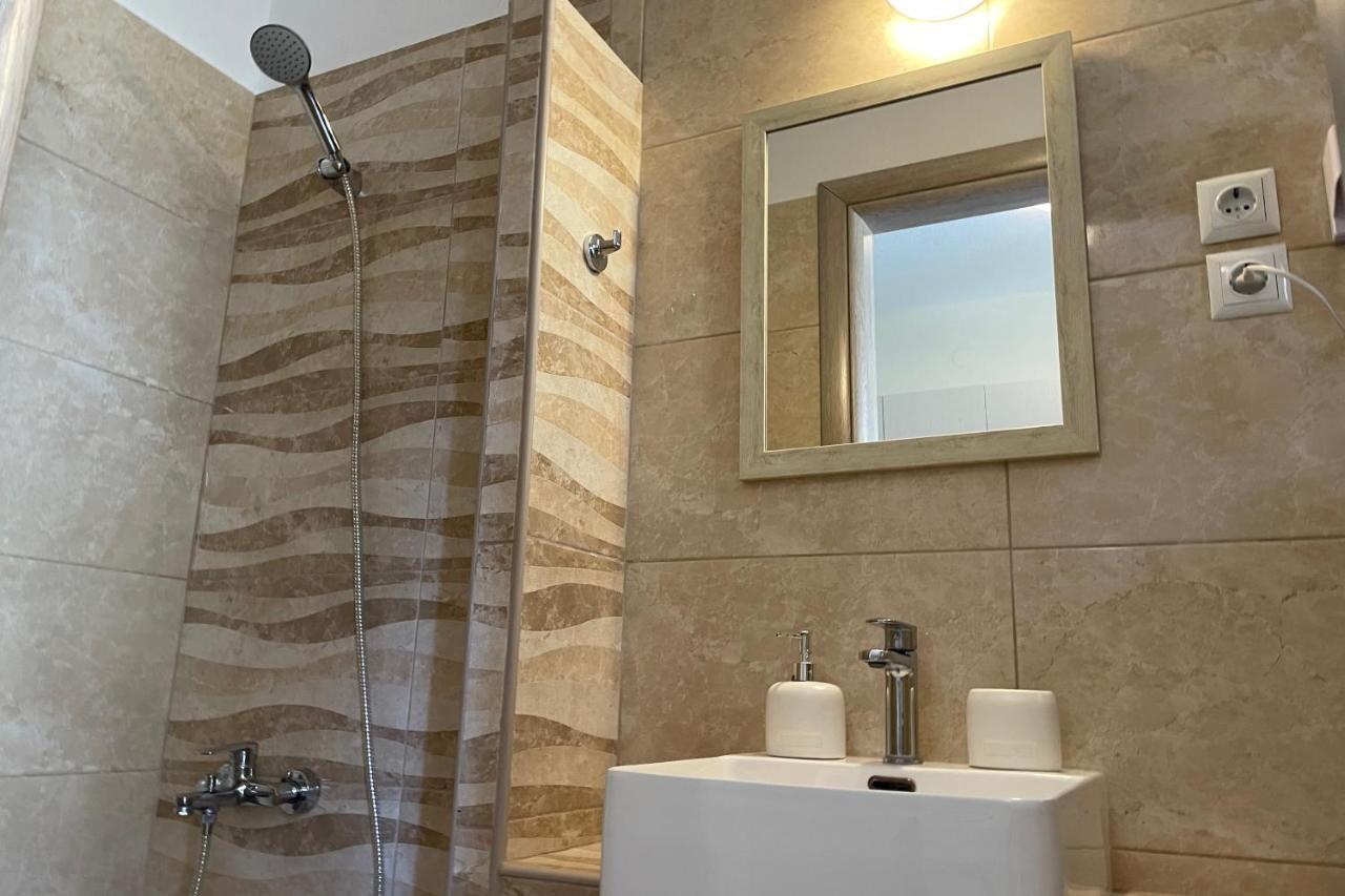 Royals Apartments 2 Нікіті Екстер'єр фото
