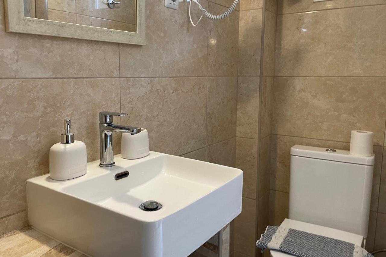 Royals Apartments 2 Нікіті Екстер'єр фото