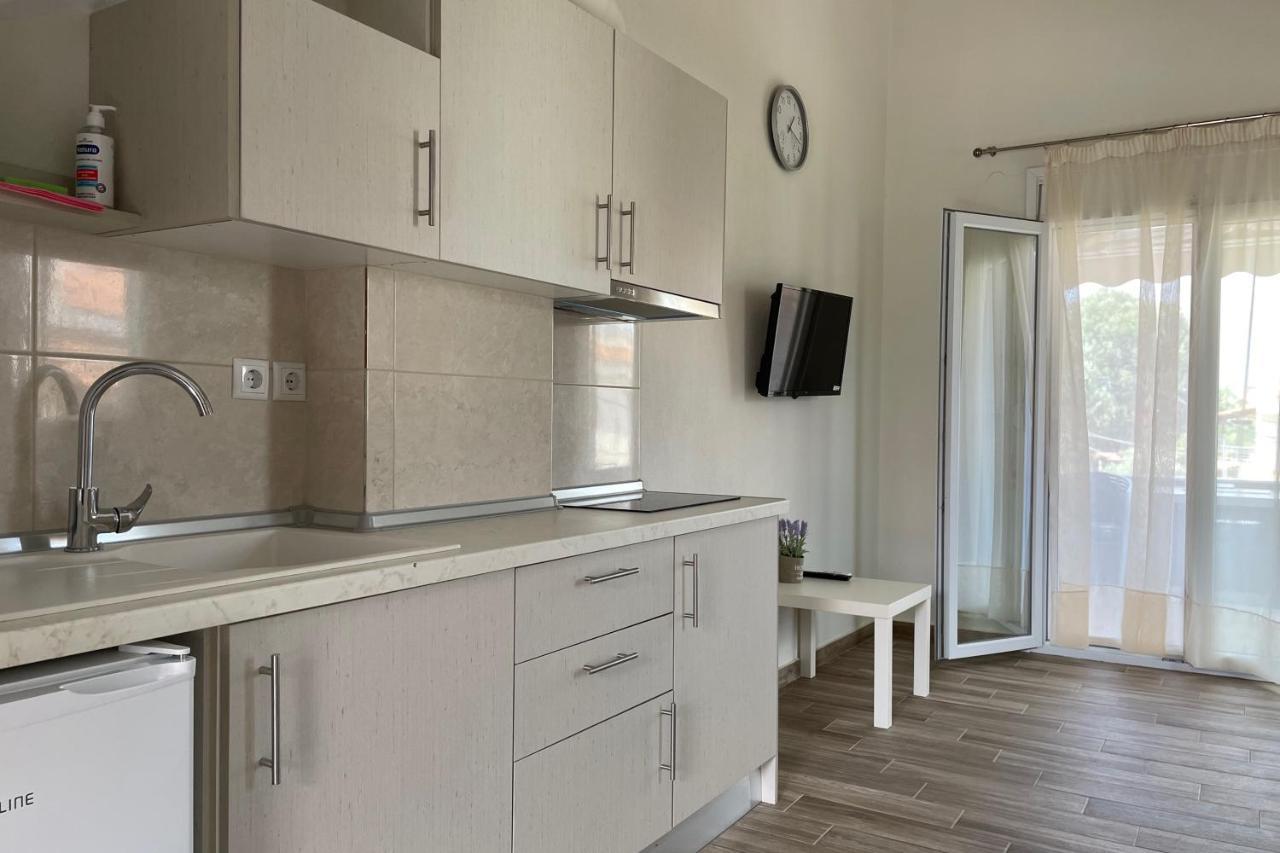 Royals Apartments 2 Нікіті Екстер'єр фото