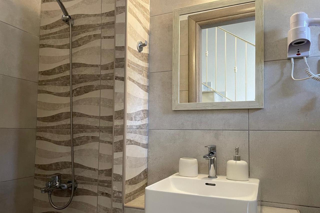 Royals Apartments 2 Нікіті Екстер'єр фото