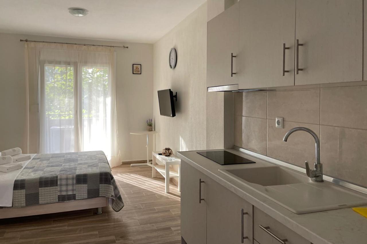 Royals Apartments 2 Нікіті Екстер'єр фото