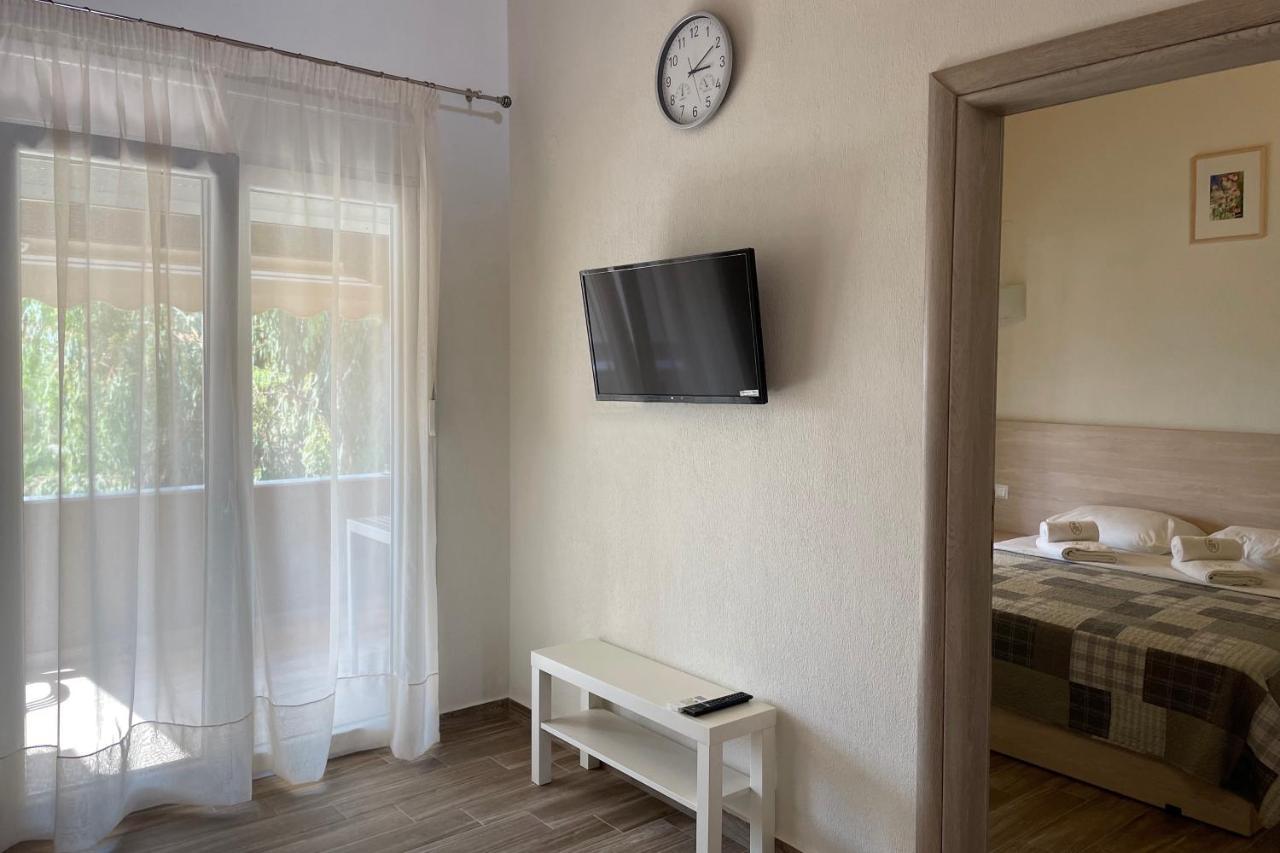Royals Apartments 2 Нікіті Екстер'єр фото