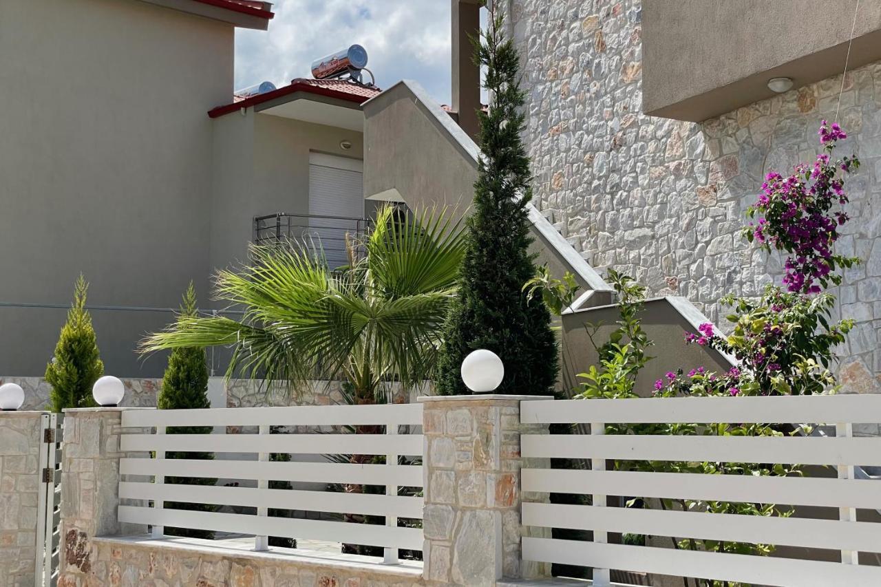 Royals Apartments 2 Нікіті Екстер'єр фото