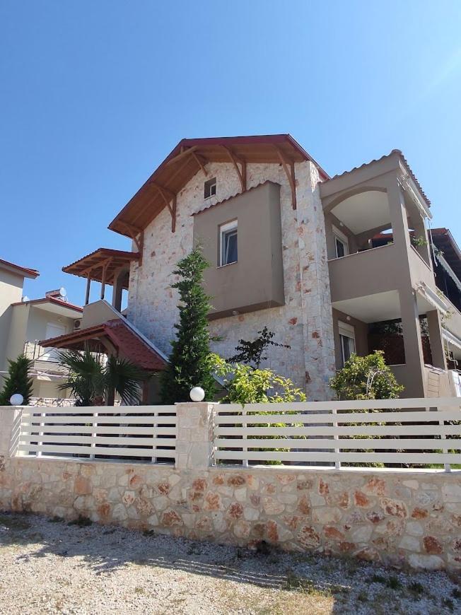 Royals Apartments 2 Нікіті Екстер'єр фото